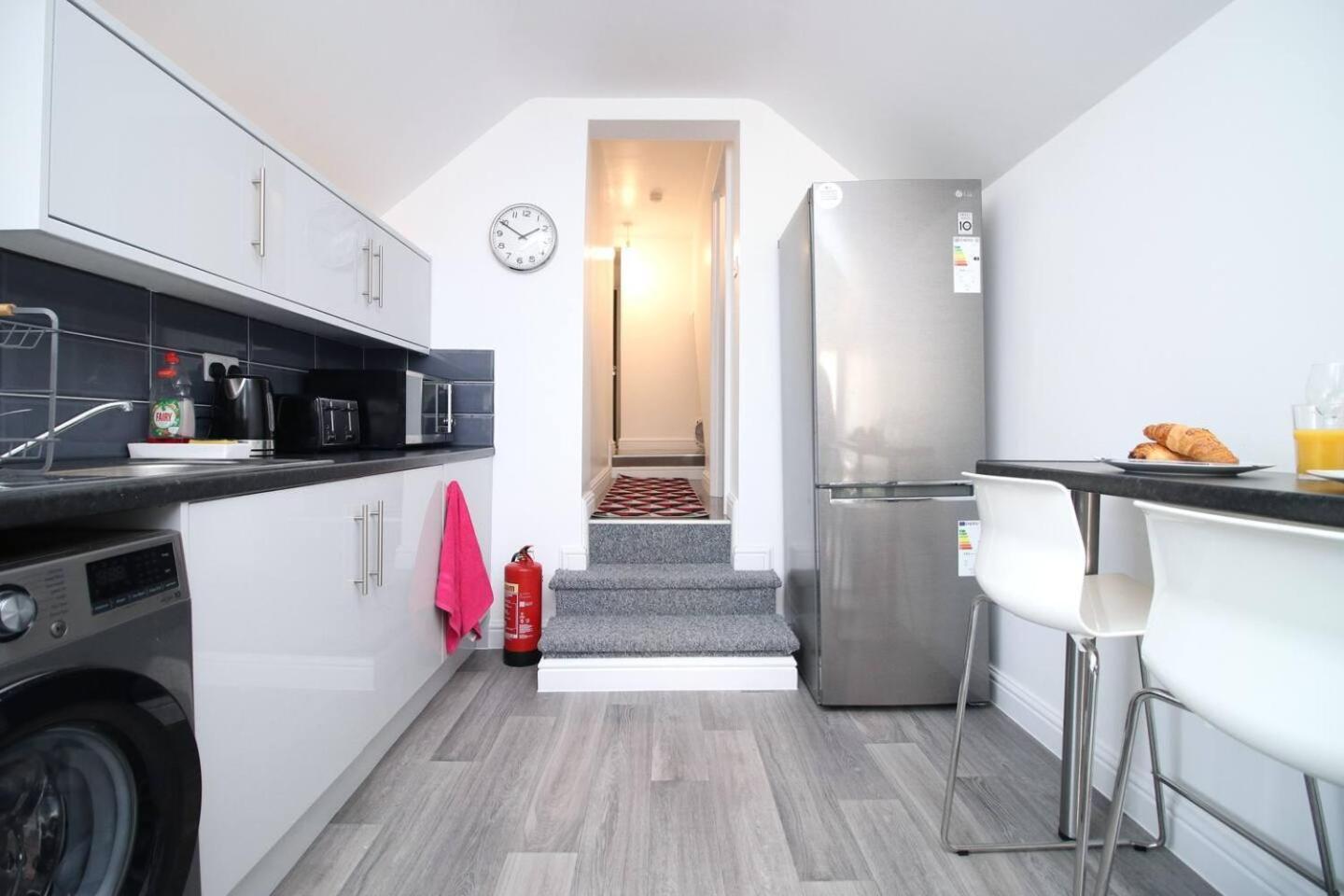 Modern Guesthouse, Fast Wi-Fi, Street Free Parking, Central, Fully Equipped Cardiff Exterior foto