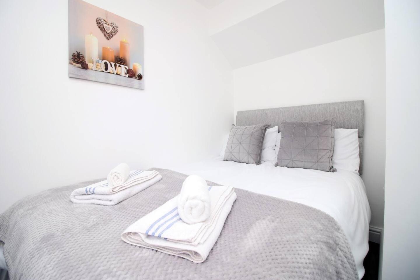 Modern Guesthouse, Fast Wi-Fi, Street Free Parking, Central, Fully Equipped Cardiff Exterior foto