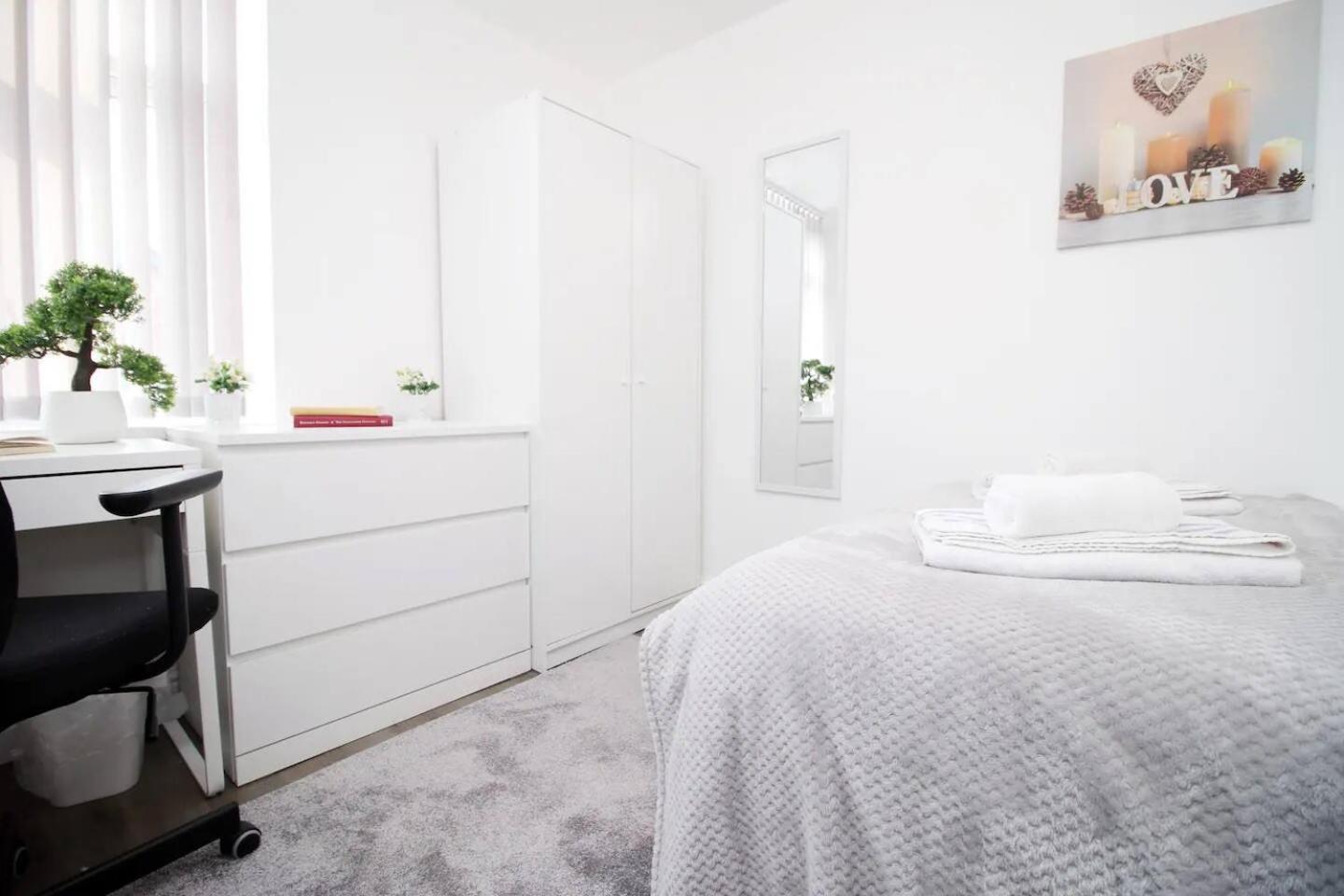 Modern Guesthouse, Fast Wi-Fi, Street Free Parking, Central, Fully Equipped Cardiff Exterior foto