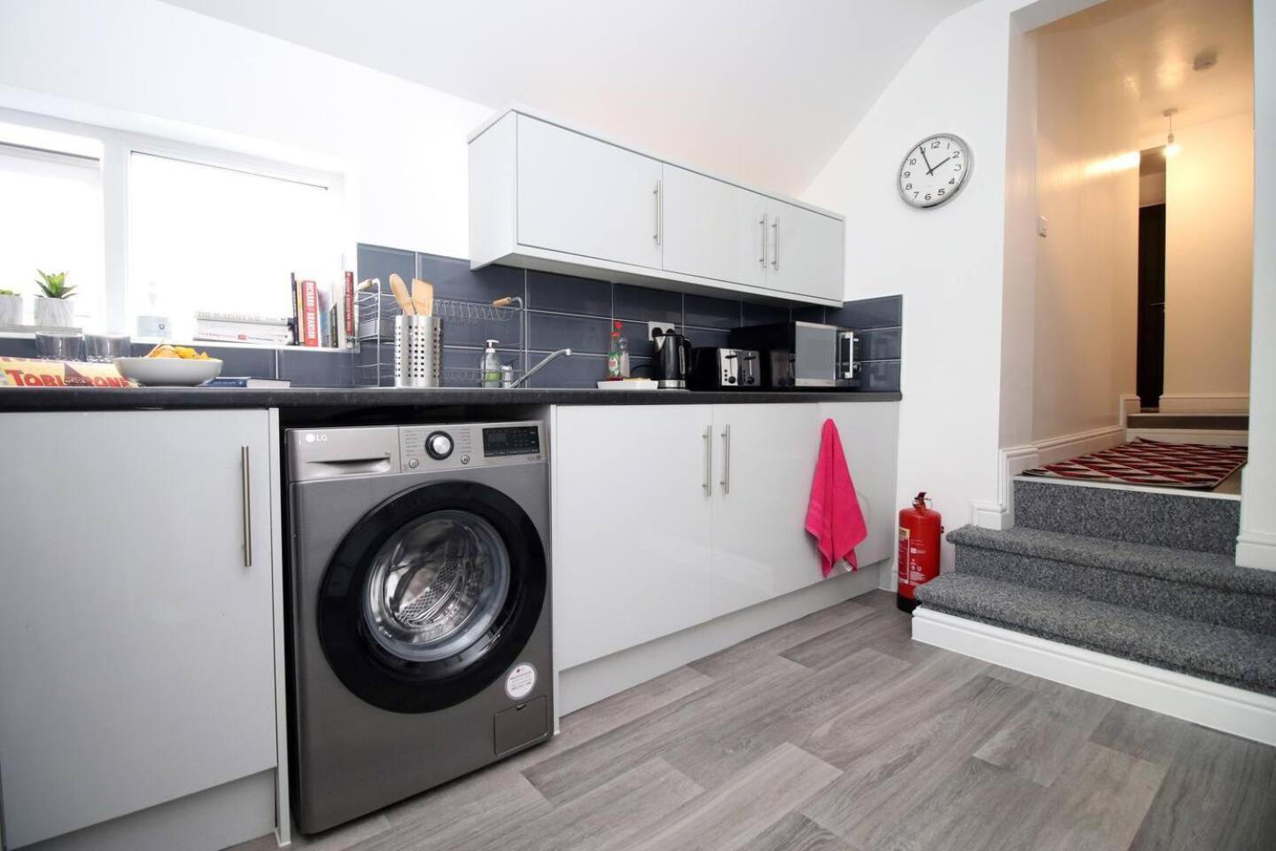 Modern Guesthouse, Fast Wi-Fi, Street Free Parking, Central, Fully Equipped Cardiff Exterior foto