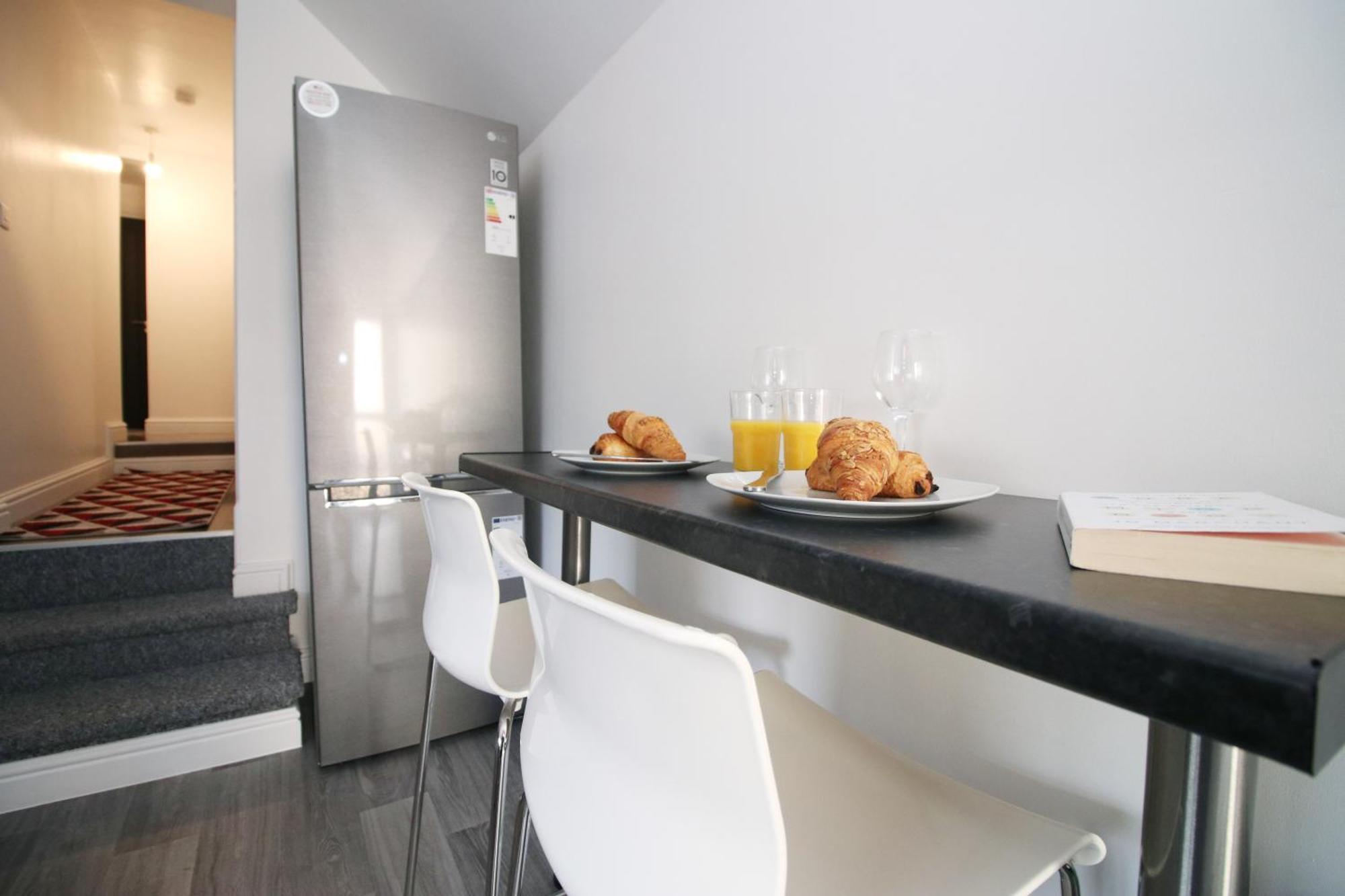 Modern Guesthouse, Fast Wi-Fi, Street Free Parking, Central, Fully Equipped Cardiff Exterior foto